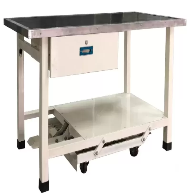 Bàn nguội 1800 mặt thép có bánh xe và cơ cấu nâng hạ